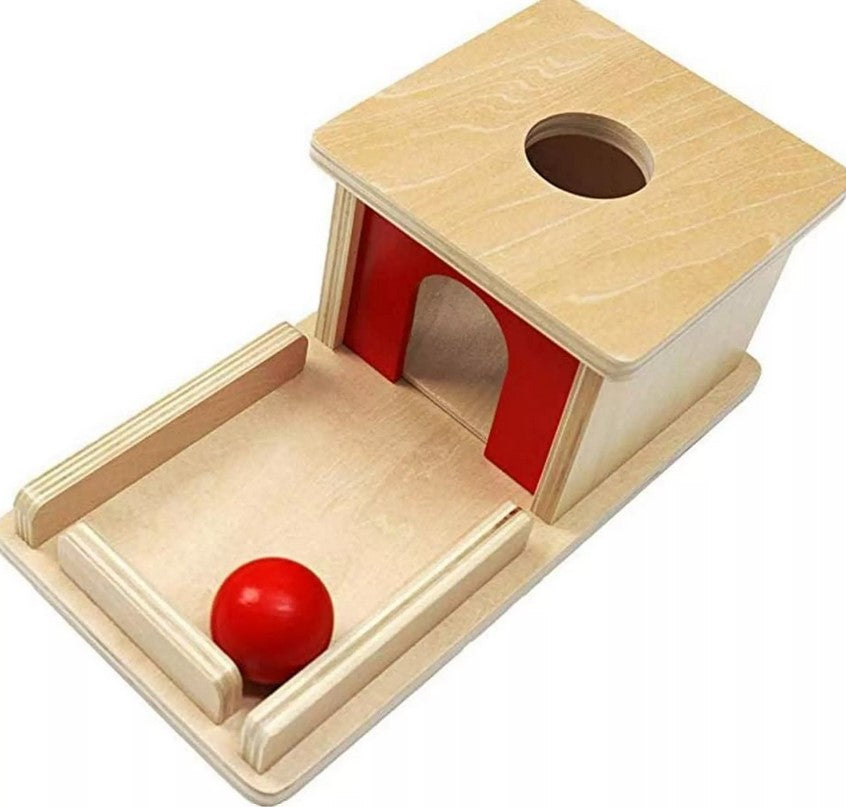 Образователна играчка Монтесори кутия „Постоянство на обекта“ с поднос и червена топка