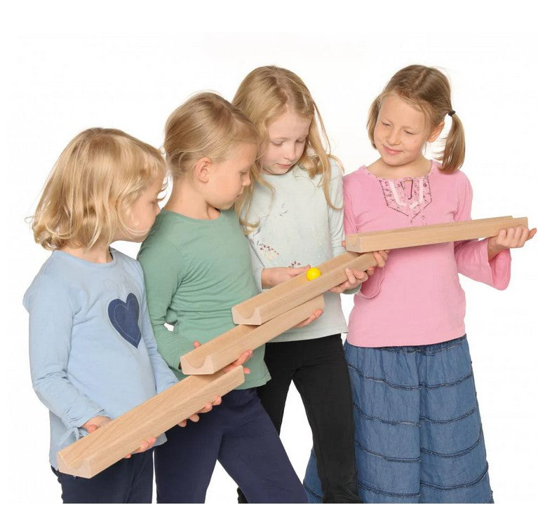 Отборна Писта С Топка