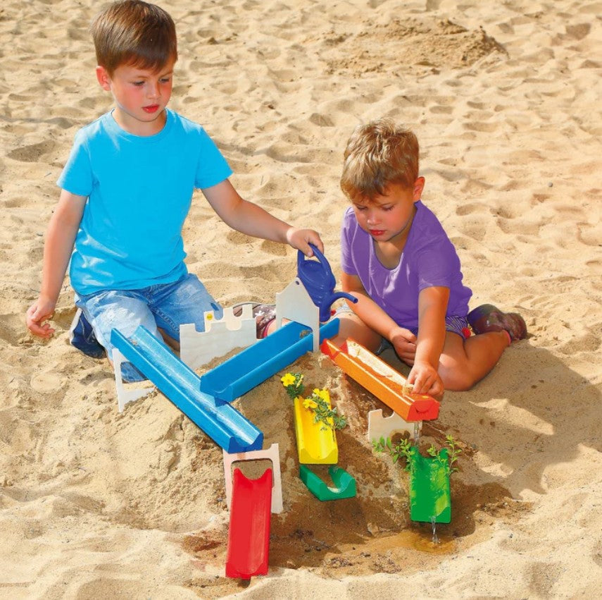 Писти за игра с вода и в пясъка