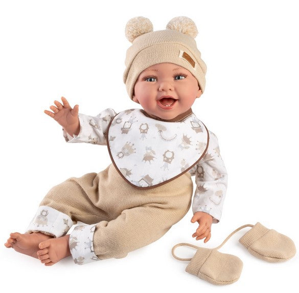 Голяма Кукла От Винилова Гума Oliver, с бежови дрешки, тениска, шапка, лигавник и ръкавици, 42 см