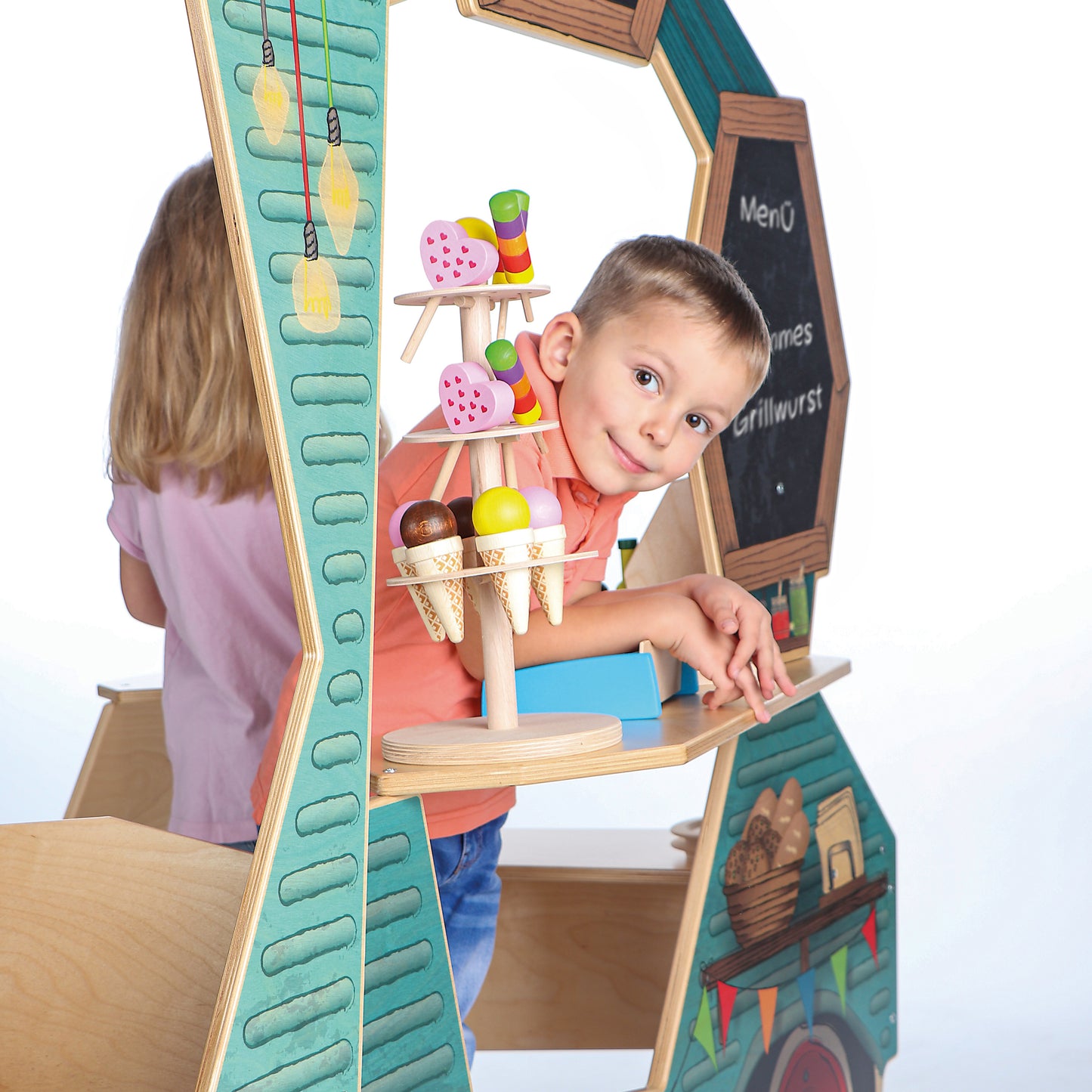 Съоръжения За Детски Площадки, Детски градини И Детски къто - Камион За Храна На Закрито