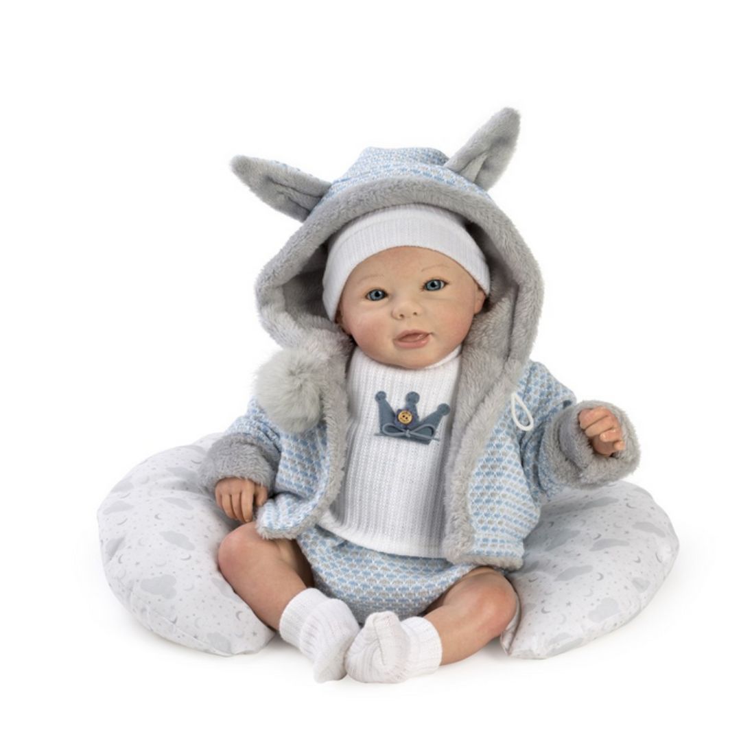 Голяма Кукла Reborn Jacobo, синьо вълнено яке с качулка, бяла шапка и аксесоари, 46 см