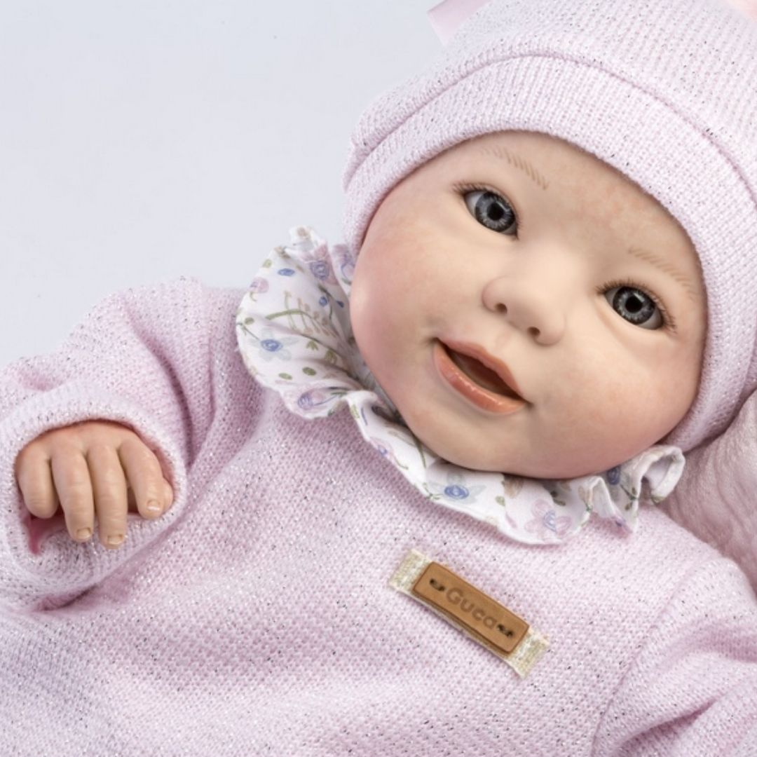 Голяма Кукла Reborn Elena, розов вълнен пуловер, гащички на цветя и аксесоар, 46 см