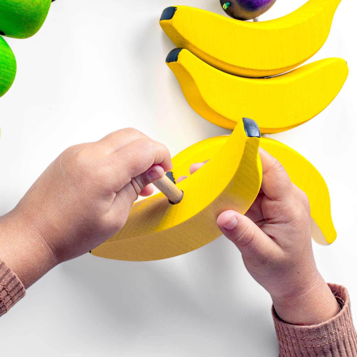 образователна игра нанизване на плодове