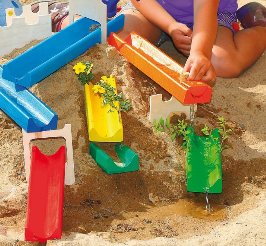 Писти за игра с вода и в пясъка