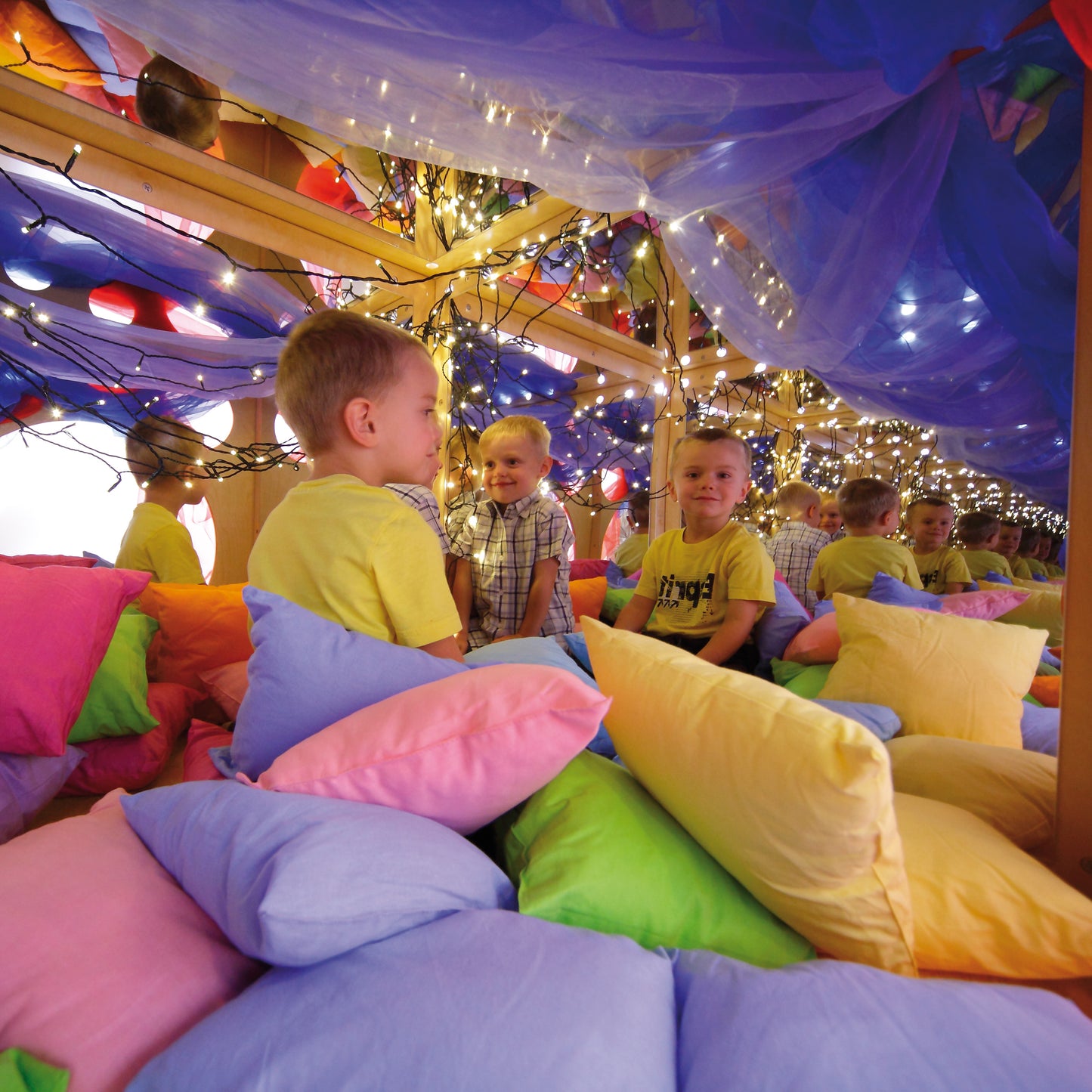 Огледален Куб