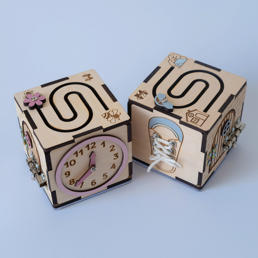 дървен монтесори куб за игра