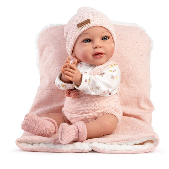 Класическа кукла Sandra, розова вълнена дрешка, тениска, чорапи и одеяло, 38см