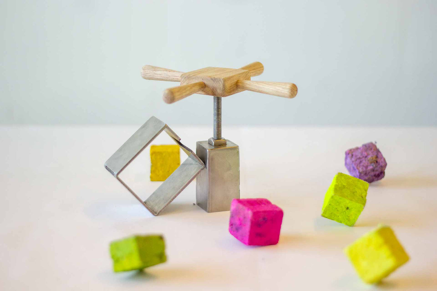 детска преса за рециклиране на хартия