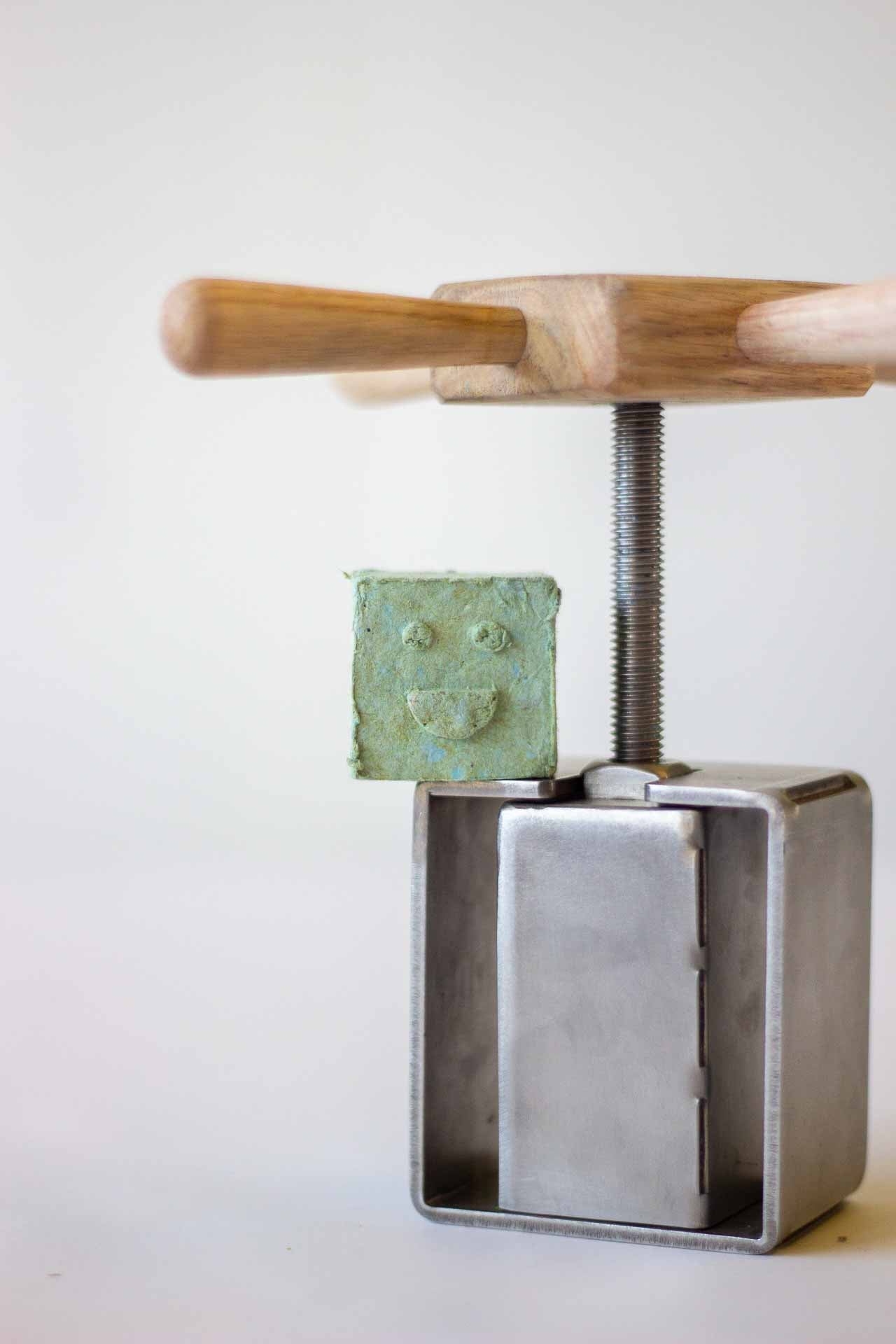 преса за рециклиране на хартия