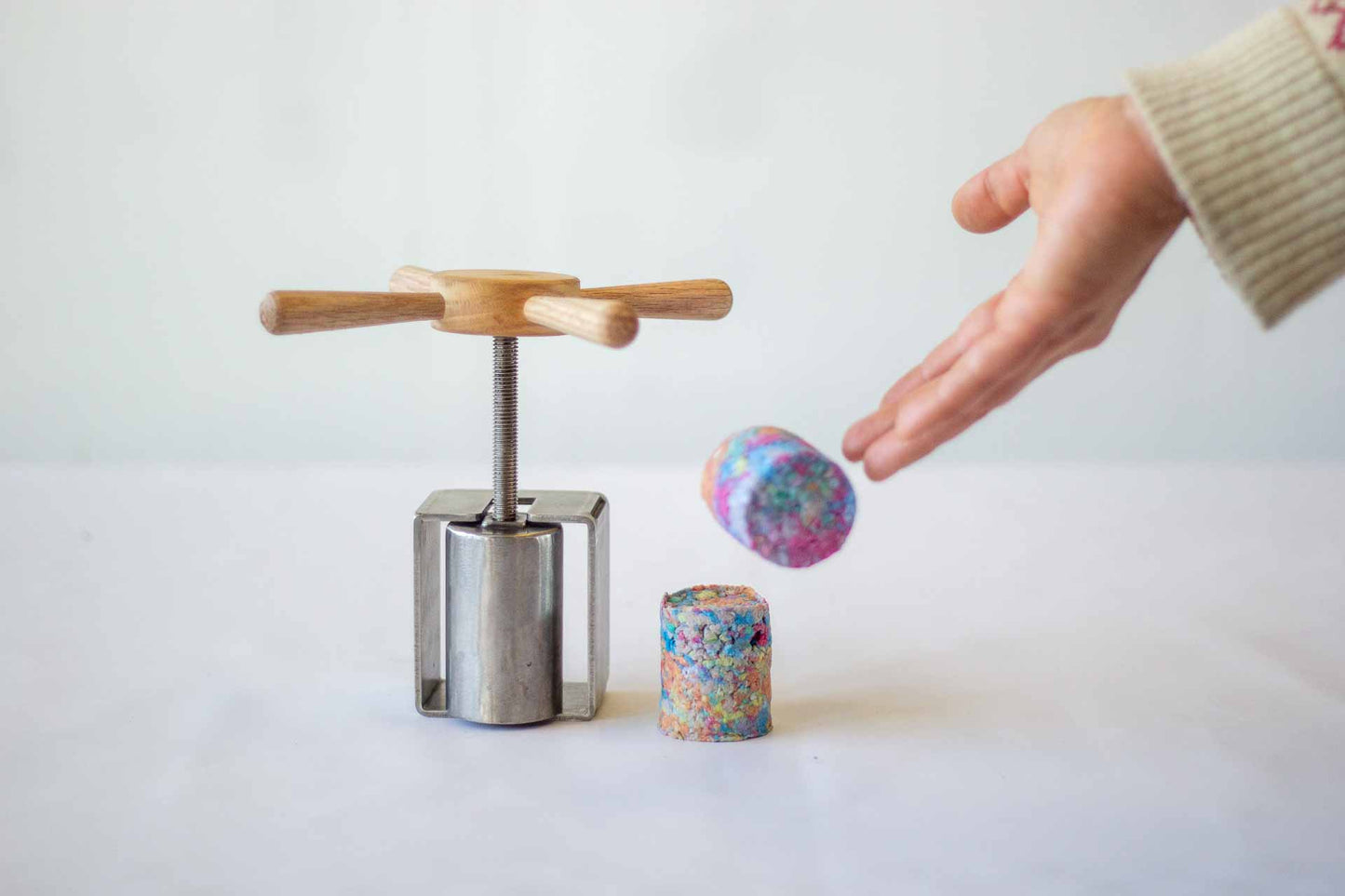 монтесори преса за рециклиране на хартия