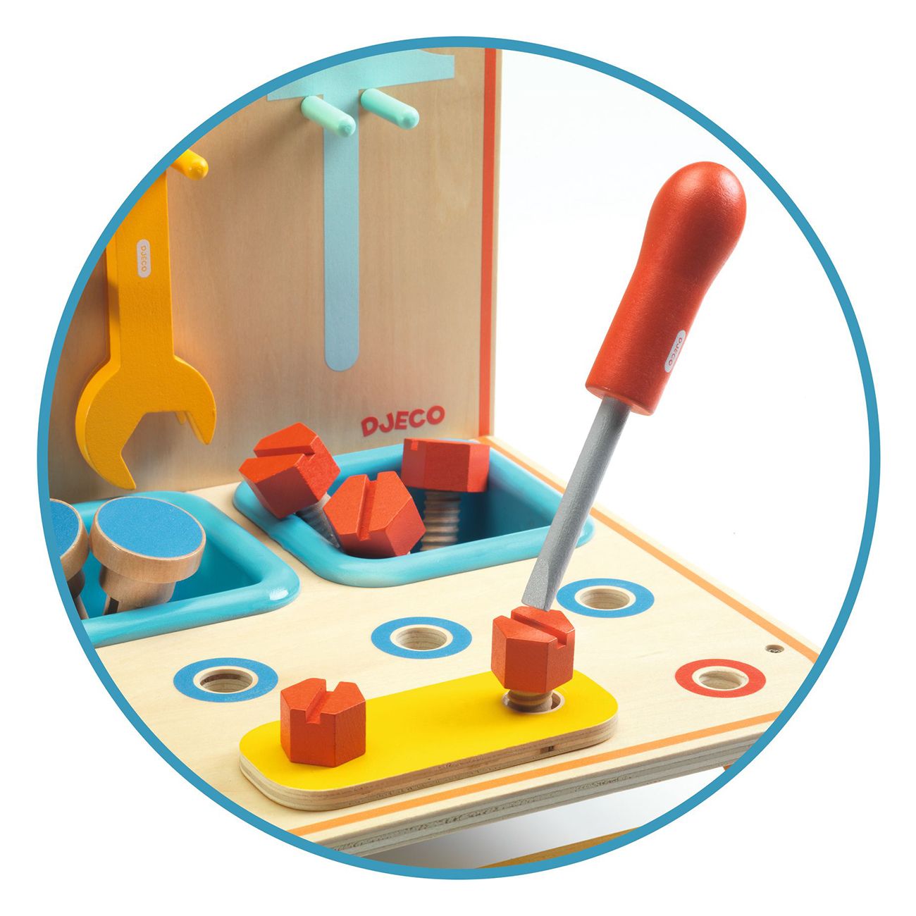 Дървена играчка за ролеви игри, Маса с инструменти