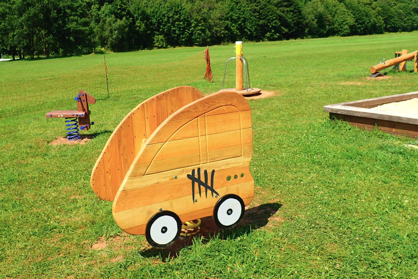 Инсталиране На Детски Съоръжения За Игра